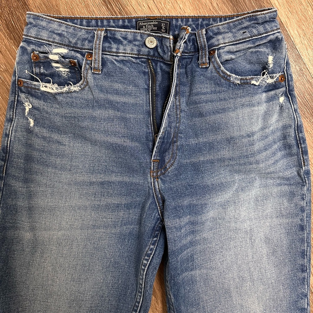 Abercrombie & Fitch lightly distressed jeans
